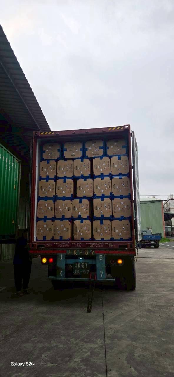 Container truck for shipment coordination